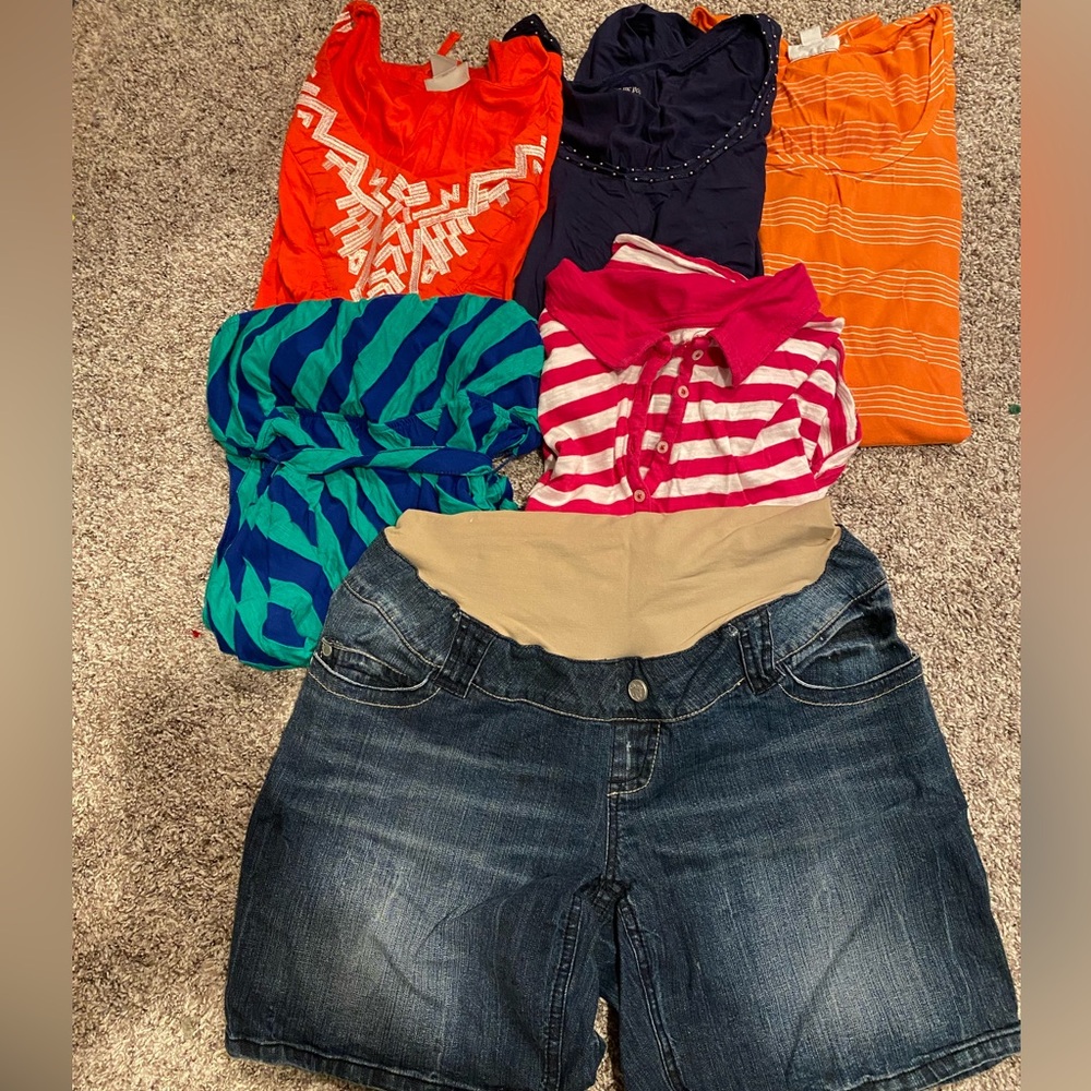 Motherhood Maternity and A Pea in the Pod: Short and Shirt Bundle Size Medium